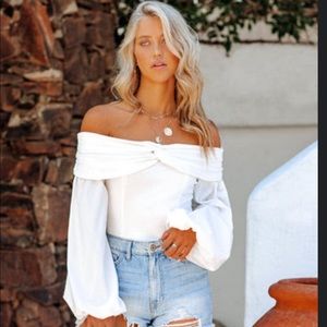 Zain Off the shoulder Twist Front Bodysuit - Vici - never worn!!